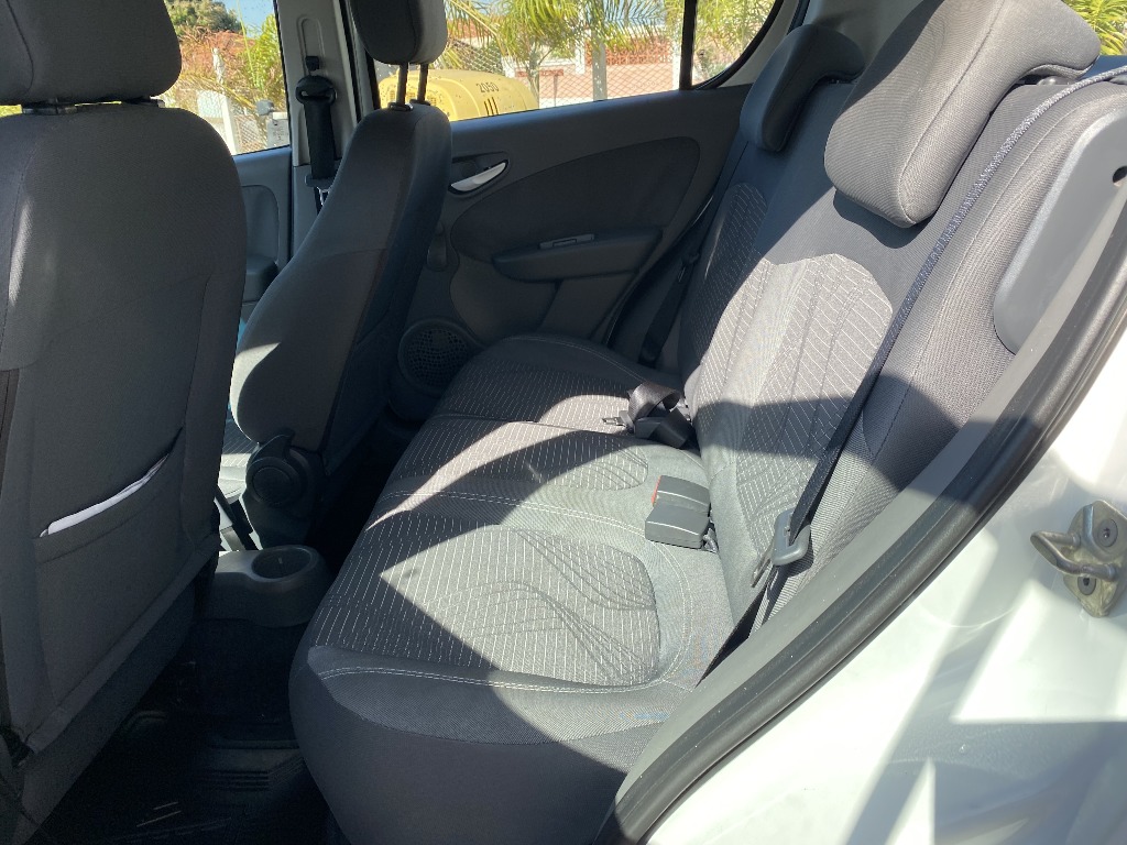 FIAT PALIO 1.0 MPI ATTRACTIVE 8V FLEX 4P MANUAL FIAT PALIO 1.0 MPI ATTRACTIVE 8V FLEX 4P MANUAL