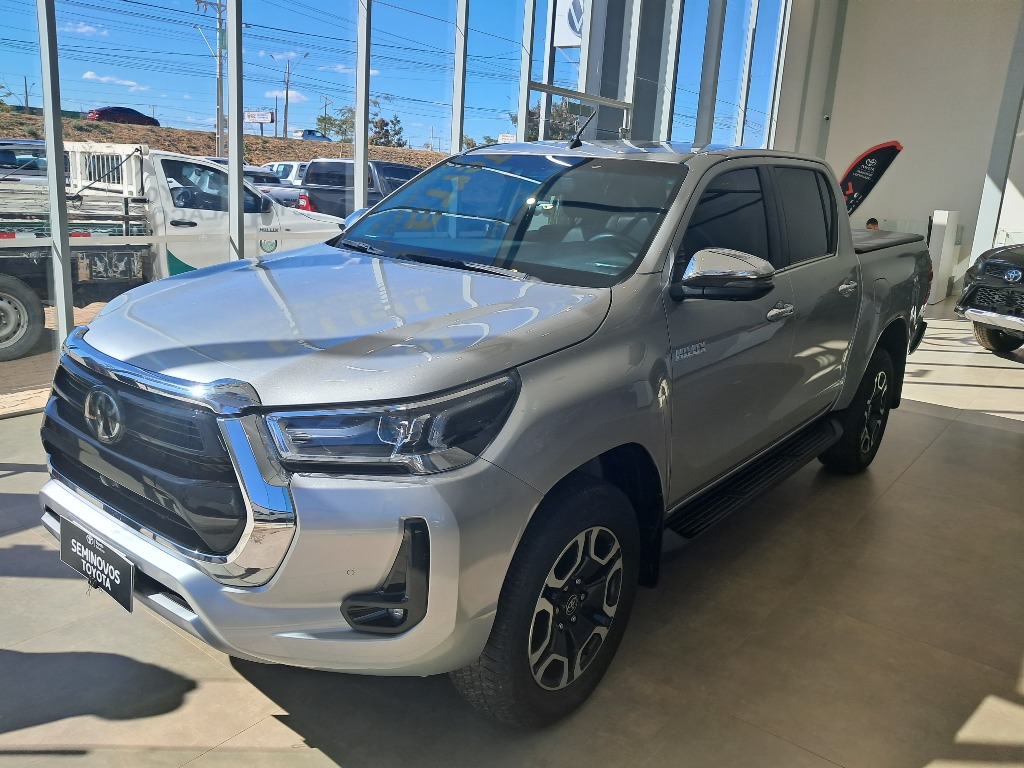 TOYOTA HILUX 2.8 D-4D TURBO DIESEL CD SRX 4X4 AUTOMÁTICO