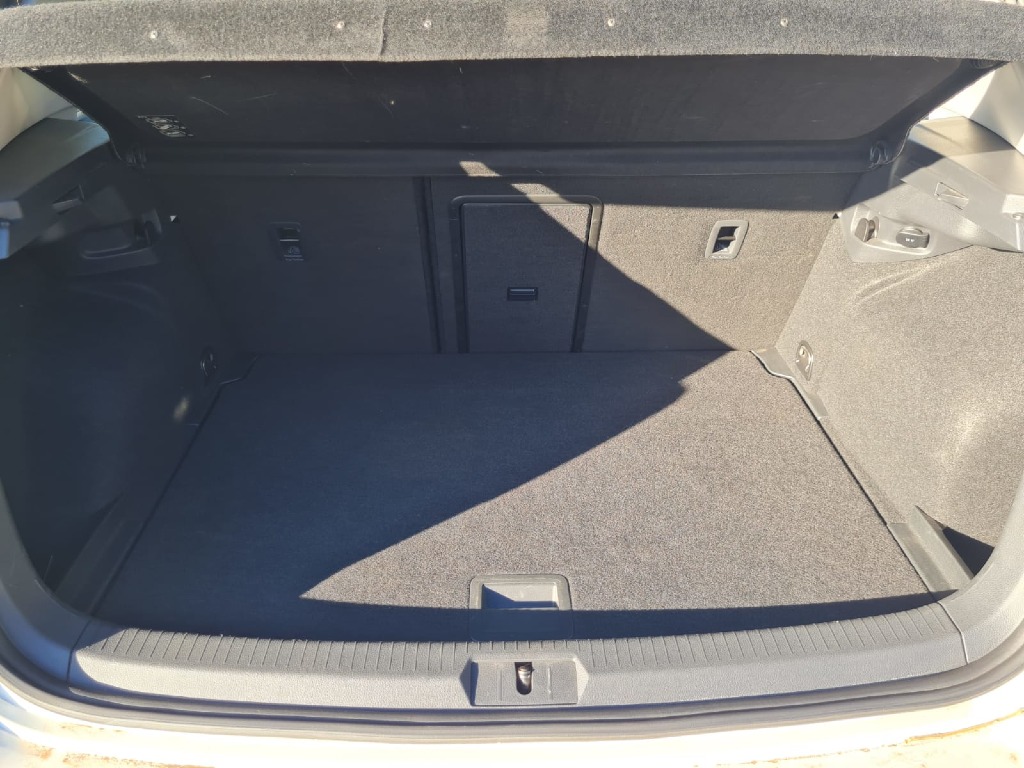 VOLKSWAGEN GOLF 1.6 MSI COMFORTLINE 16V TOTAL FLEX 4P MANUAL VOLKSWAGEN GOLF 1.6 MSI COMFORTLINE 16V TOTAL FLEX 4P MANUAL
