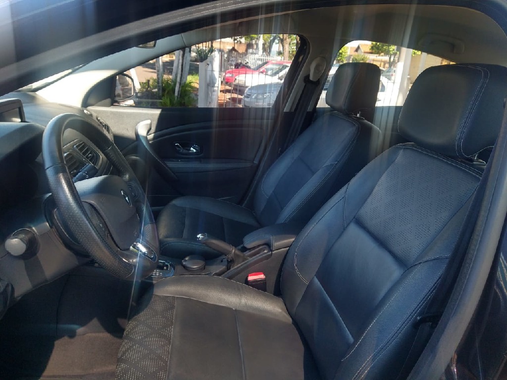 RENAULT FLUENCE 2.0 DYNAMIQUE PLUS 16V FLEX 4P AUTOMATICO RENAULT FLUENCE 2.0 DYNAMIQUE PLUS 16V FLEX 4P AUTOMATICO