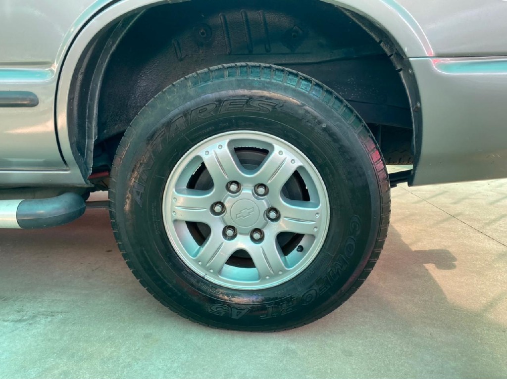 CHEVROLET BLAZER 2.2 MPFI DLX 4X2 8V GASOLINA 4P MANUAL CHEVROLET BLAZER 2.2 MPFI DLX 4X2 8V GASOLINA 4P MANUAL