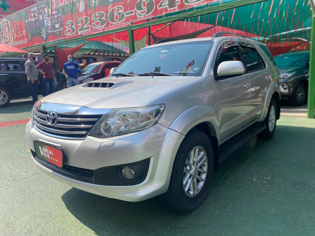TOYOTA HILUX 3.0 SRV 4X4 CD 7 LUGARES 16V TURBO INTERCOOLER DIESEL 4P AUTOMATICO TOYOTA HILUX 3.0 SRV 4X4 CD 7 LUGARES 16V TURBO INTERCOOLER DIESEL 4P AUTOMATICO