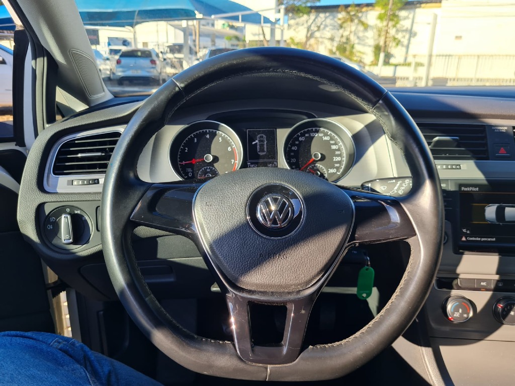 VOLKSWAGEN GOLF 1.6 MSI COMFORTLINE 16V TOTAL FLEX 4P MANUAL VOLKSWAGEN GOLF 1.6 MSI COMFORTLINE 16V TOTAL FLEX 4P MANUAL