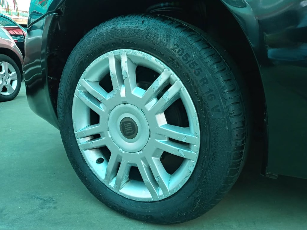 FIAT STILO 1.8 MPI 8V FLEX 4P AUTOMATIZADO FIAT STILO 1.8 MPI 8V FLEX 4P AUTOMATIZADO