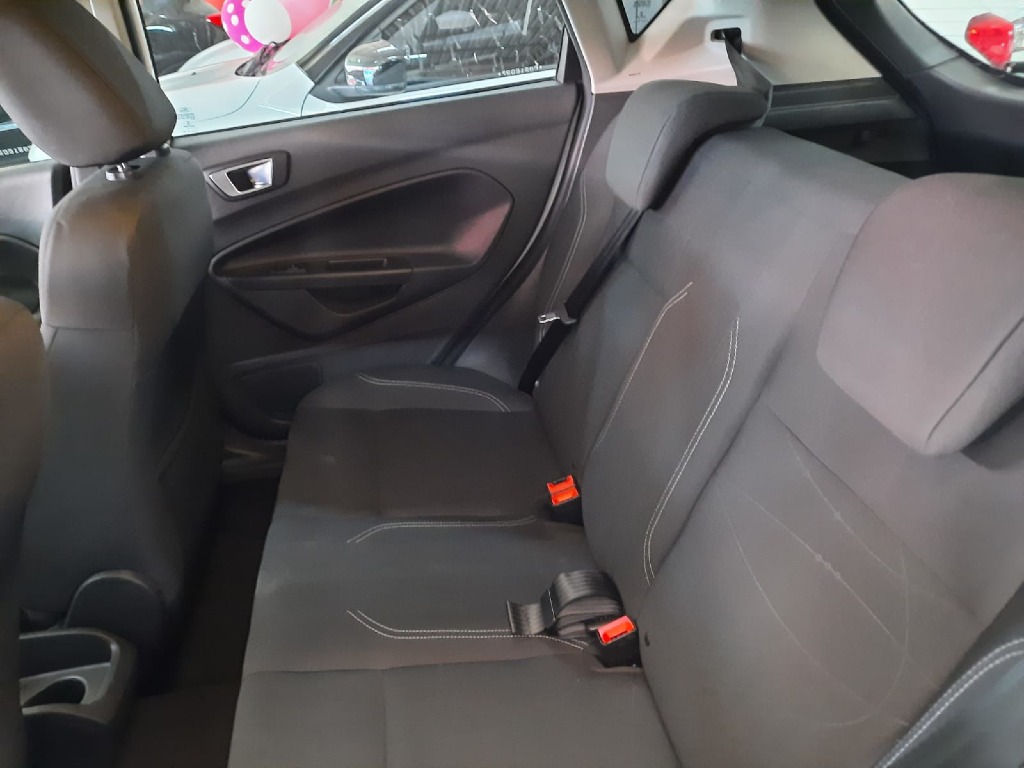 FORD FIESTA 1.6 SE HATCH 16V FLEX 4P POWERSHIFT FORD FIESTA 1.6 SE HATCH 16V FLEX 4P POWERSHIFT