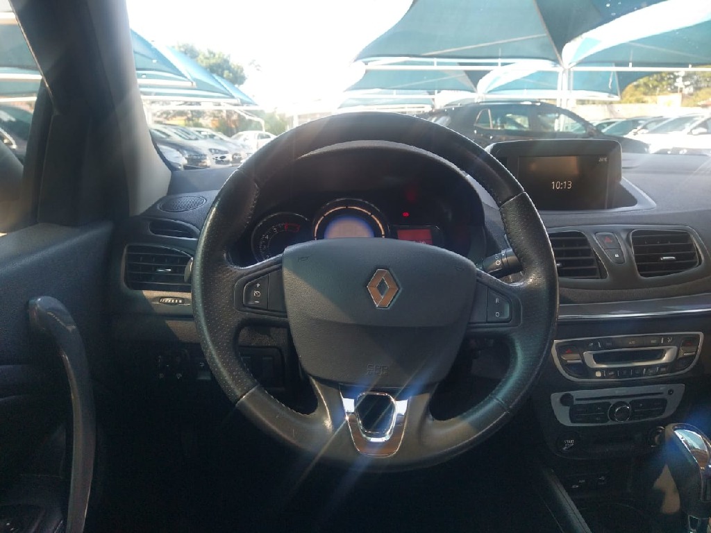 RENAULT FLUENCE 2.0 DYNAMIQUE PLUS 16V FLEX 4P AUTOMATICO RENAULT FLUENCE 2.0 DYNAMIQUE PLUS 16V FLEX 4P AUTOMATICO