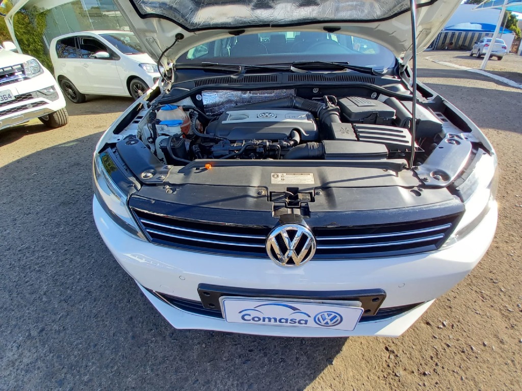 VOLKSWAGEN JETTA 2.0 TSI HIGHLINE 200CV GASOLINA 4P TIPTRONIC VOLKSWAGEN JETTA 2.0 TSI HIGHLINE 200CV GASOLINA 4P TIPTRONIC