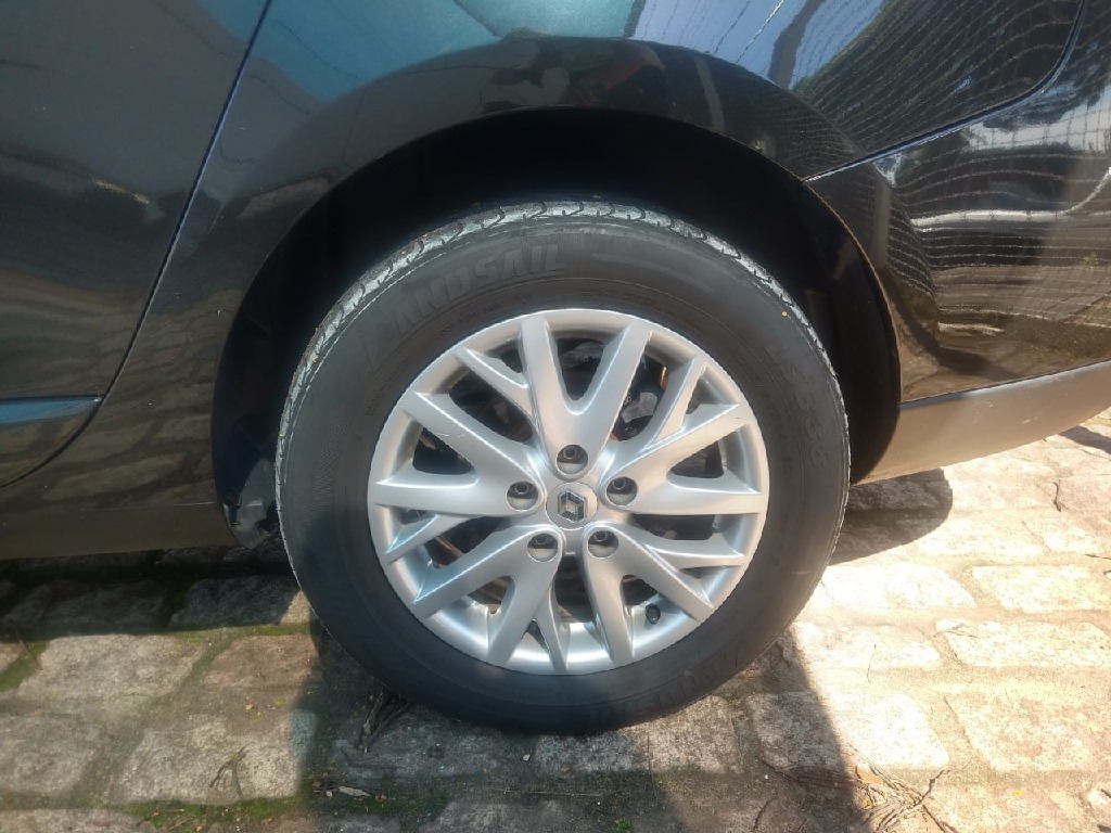 RENAULT FLUENCE 2.0 DYNAMIQUE PLUS 16V FLEX 4P AUTOMATICO RENAULT FLUENCE 2.0 DYNAMIQUE PLUS 16V FLEX 4P AUTOMATICO