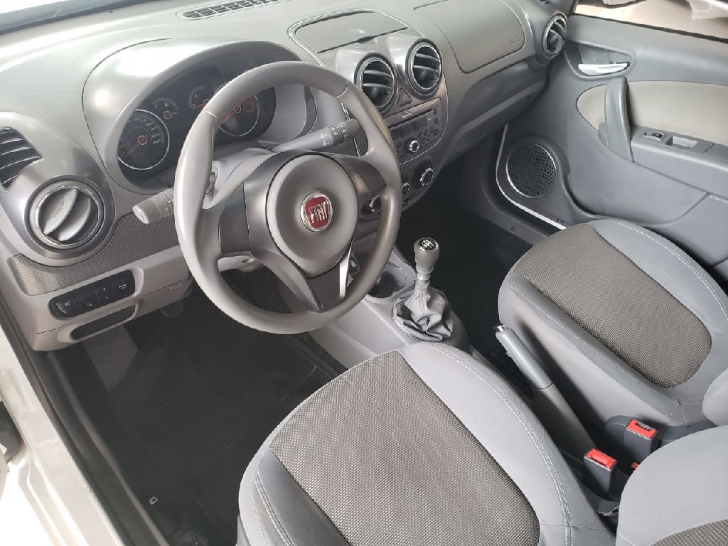 FIAT PALIO 1.6 MPI ESSENCE 16V FLEX 4P MANUAL FIAT PALIO 1.6 MPI ESSENCE 16V FLEX 4P MANUAL