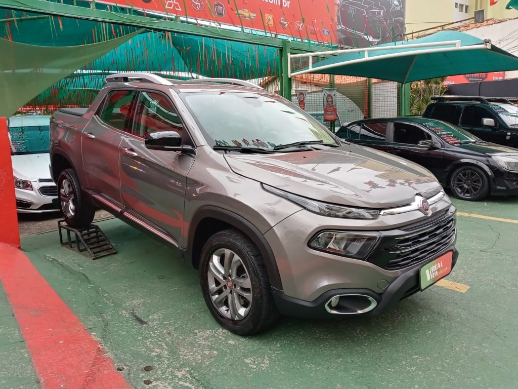 FIAT TORO 2.4 16V MULTIAIR FLEX VOLCANO AT9 FIAT TORO 2.4 16V MULTIAIR FLEX VOLCANO AT9