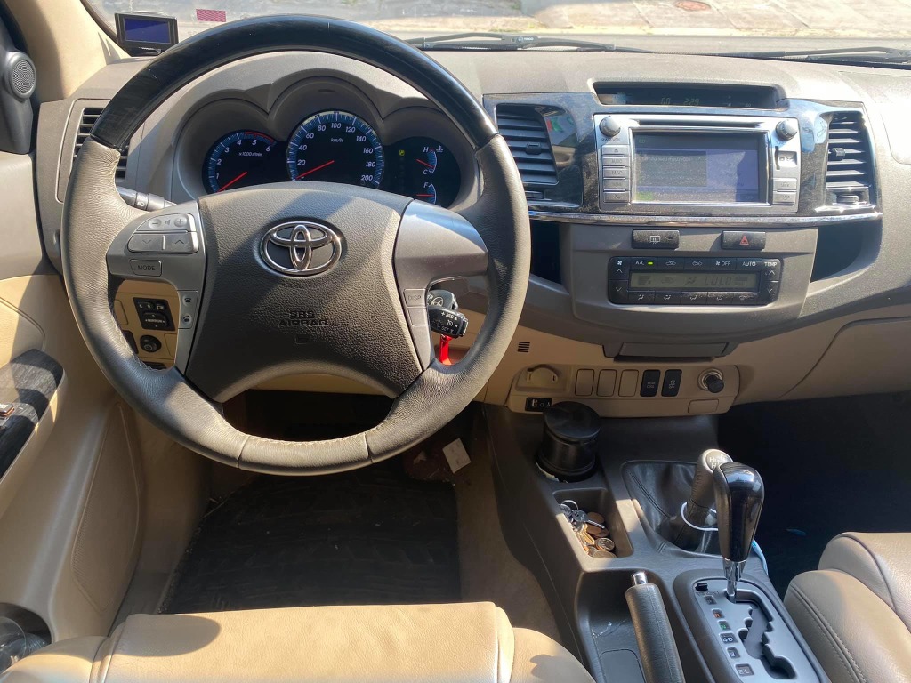 TOYOTA HILUX 3.0 SRV 4X4 CD 7 LUGARES 16V TURBO INTERCOOLER DIESEL 4P AUTOMATICO TOYOTA HILUX 3.0 SRV 4X4 CD 7 LUGARES 16V TURBO INTERCOOLER DIESEL 4P AUTOMATICO