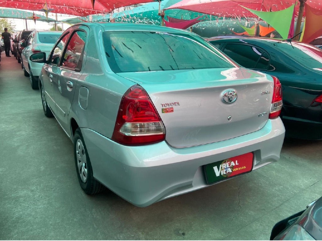 TOYOTA ETIOS 1.5 XS 16V FLEX 4P AUTOMATICO TOYOTA ETIOS 1.5 XS 16V FLEX 4P AUTOMATICO