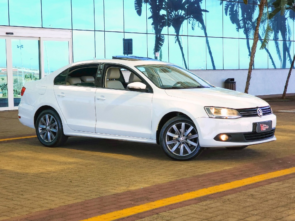 VOLKSWAGEN JETTA 2.0 COMFORTLINE FLEX 4P TIPTRONIC