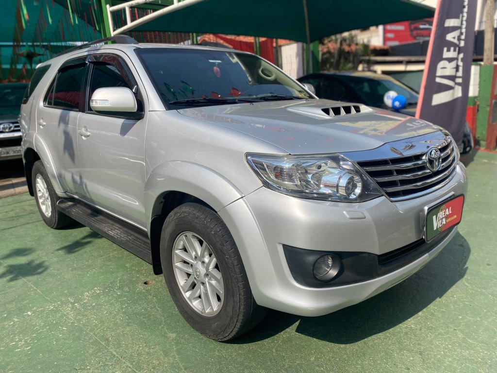 TOYOTA HILUX 3.0 SRV 4X4 CD 7 LUGARES 16V TURBO INTERCOOLER DIESEL 4P AUTOMATICO TOYOTA HILUX 3.0 SRV 4X4 CD 7 LUGARES 16V TURBO INTERCOOLER DIESEL 4P AUTOMATICO
