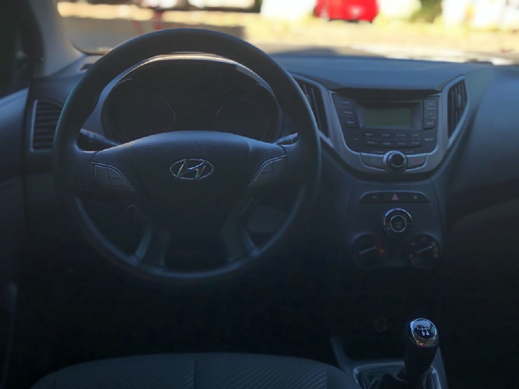 HYUNDAI HB20S 1.6 COMFORT PLUS 16V FLEX 4P MANUAL HYUNDAI HB20S 1.6 COMFORT PLUS 16V FLEX 4P MANUAL