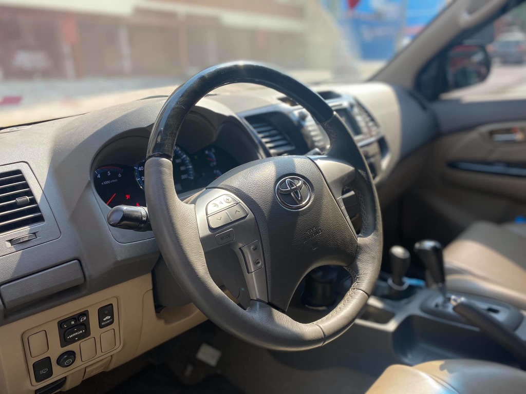 TOYOTA HILUX 3.0 SRV 4X4 CD 7 LUGARES 16V TURBO INTERCOOLER DIESEL 4P AUTOMATICO TOYOTA HILUX 3.0 SRV 4X4 CD 7 LUGARES 16V TURBO INTERCOOLER DIESEL 4P AUTOMATICO