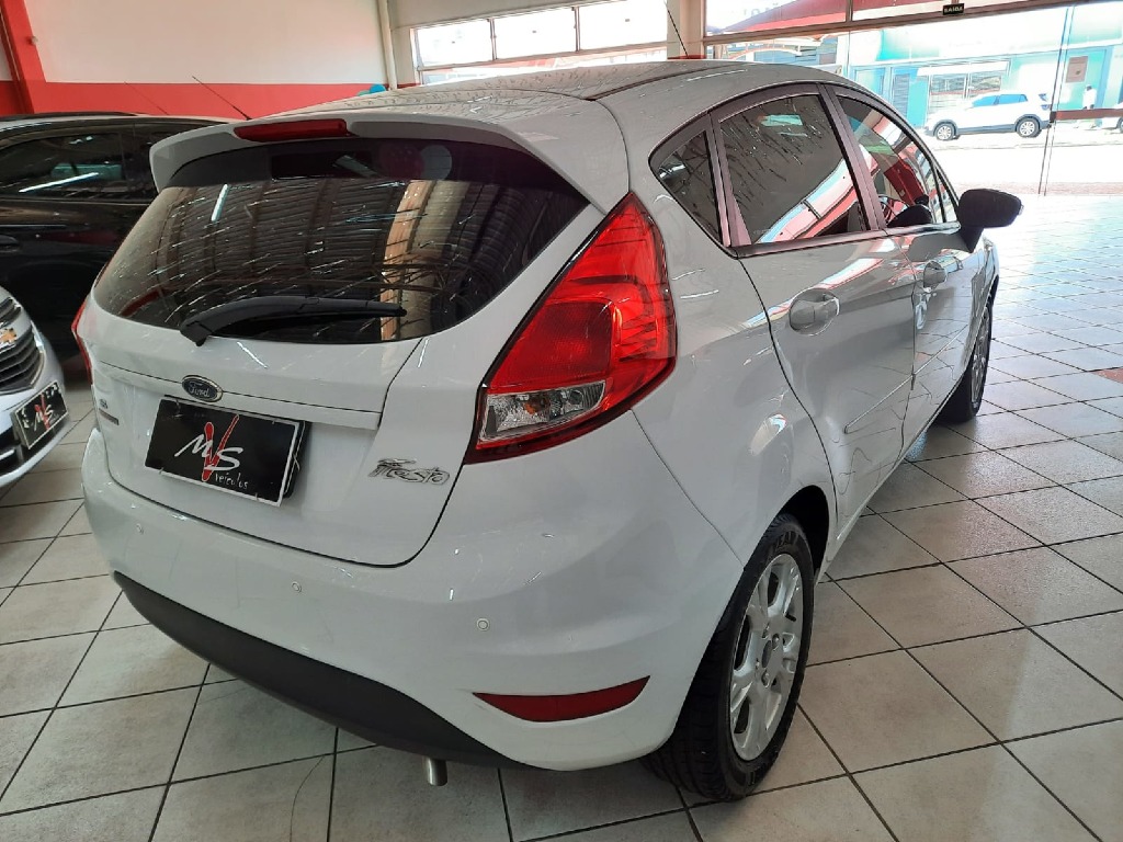 FORD FIESTA 1.6 SE HATCH 16V FLEX 4P POWERSHIFT FORD FIESTA 1.6 SE HATCH 16V FLEX 4P POWERSHIFT