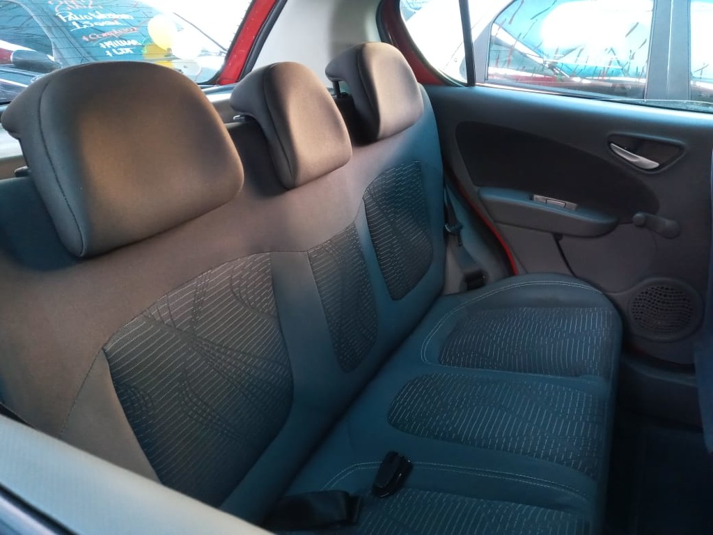 FIAT PALIO 1.4 MPI ATTRACTIVE 8V FLEX 4P MANUAL FIAT PALIO 1.4 MPI ATTRACTIVE 8V FLEX 4P MANUAL