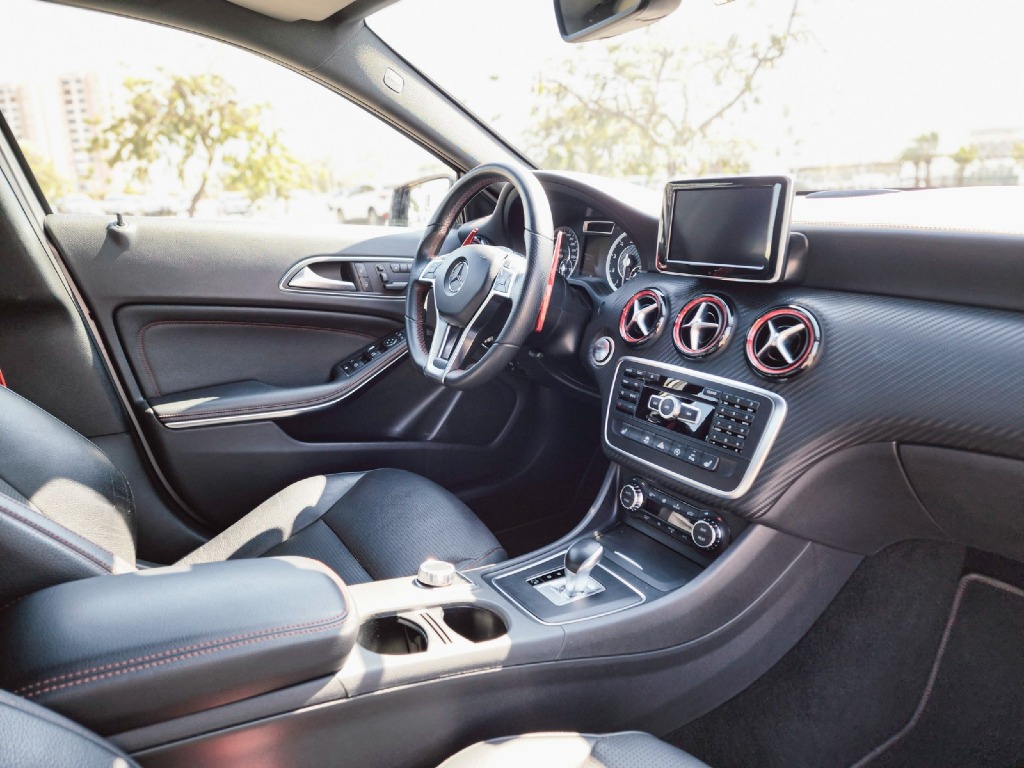 MERCEDES-BENZ A 45 AMG 2.0 16V TURBO GASOLINA 4P AUTOMATIZADO MERCEDES-BENZ A 45 AMG 2.0 16V TURBO GASOLINA 4P AUTOMATIZADO