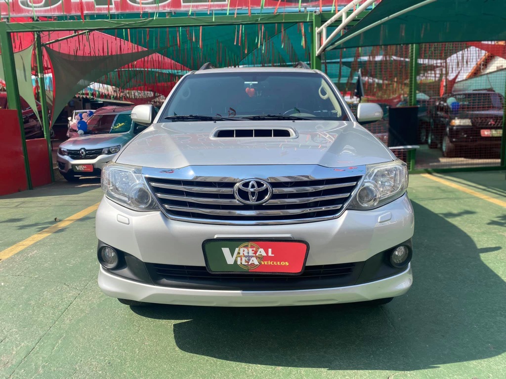 TOYOTA HILUX 3.0 SRV 4X4 CD 7 LUGARES 16V TURBO INTERCOOLER DIESEL 4P AUTOMATICO TOYOTA HILUX 3.0 SRV 4X4 CD 7 LUGARES 16V TURBO INTERCOOLER DIESEL 4P AUTOMATICO