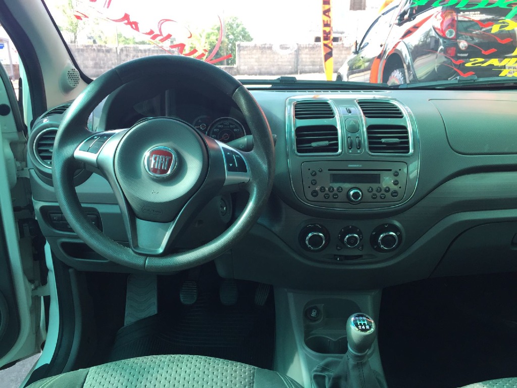FIAT GRAND SIENA 1.6 MPI ESSENCE 16V FLEX 4P MANUAL FIAT GRAND SIENA 1.6 MPI ESSENCE 16V FLEX 4P MANUAL