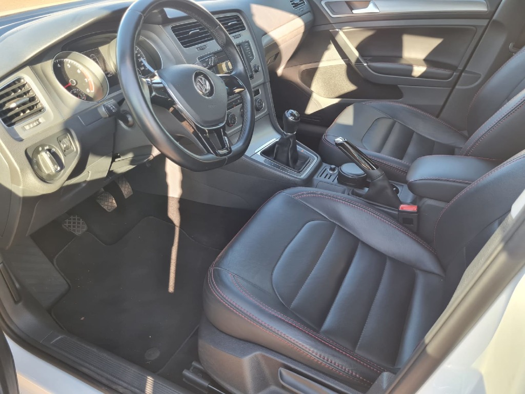 VOLKSWAGEN GOLF 1.6 MSI COMFORTLINE 16V TOTAL FLEX 4P MANUAL VOLKSWAGEN GOLF 1.6 MSI COMFORTLINE 16V TOTAL FLEX 4P MANUAL