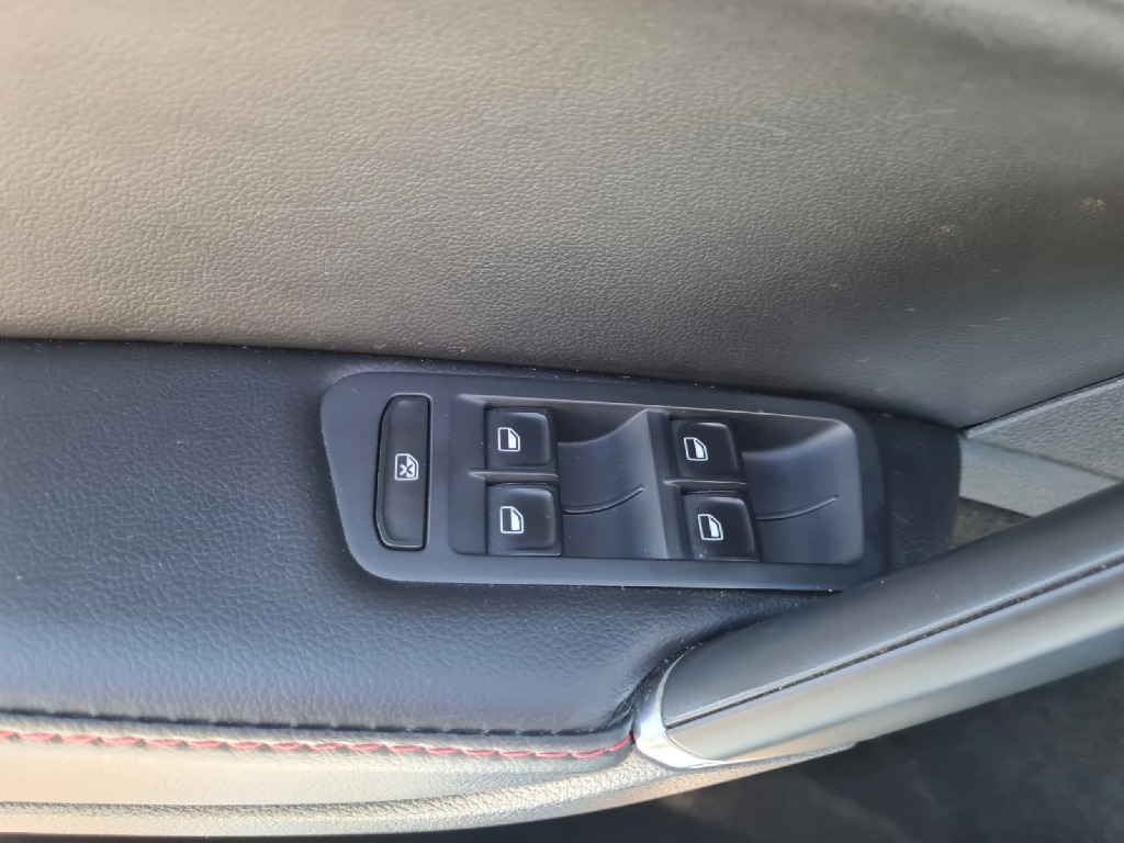 VOLKSWAGEN GOLF 1.6 MSI COMFORTLINE 16V TOTAL FLEX 4P MANUAL VOLKSWAGEN GOLF 1.6 MSI COMFORTLINE 16V TOTAL FLEX 4P MANUAL