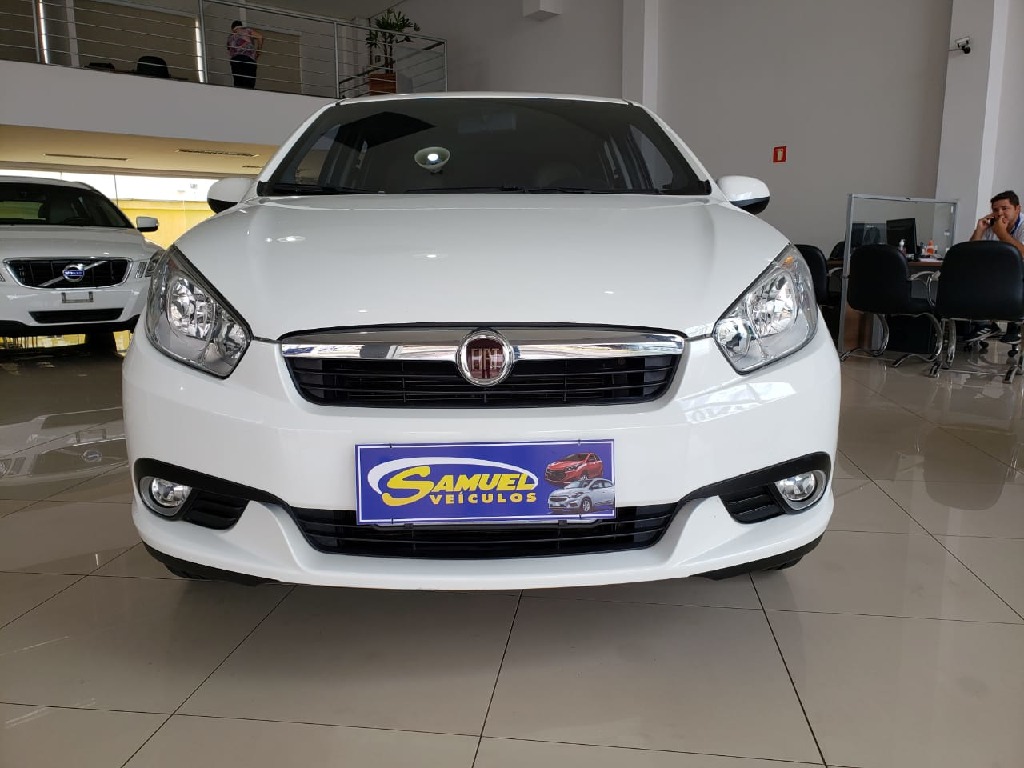 FIAT GRAND SIENA 1.6 MPI ESSENCE 16V FLEX 4P MANUAL FIAT GRAND SIENA 1.6 MPI ESSENCE 16V FLEX 4P MANUAL