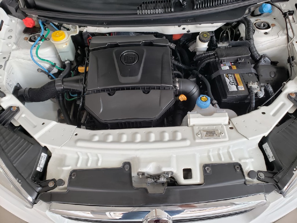 FIAT GRAND SIENA 1.6 MPI ESSENCE 16V FLEX 4P MANUAL FIAT GRAND SIENA 1.6 MPI ESSENCE 16V FLEX 4P MANUAL