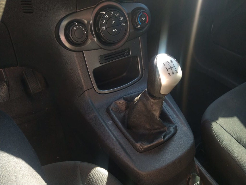 FORD FIESTA 1.5 S HATCH 16V FLEX 4P MANUAL FORD FIESTA 1.5 S HATCH 16V FLEX 4P MANUAL