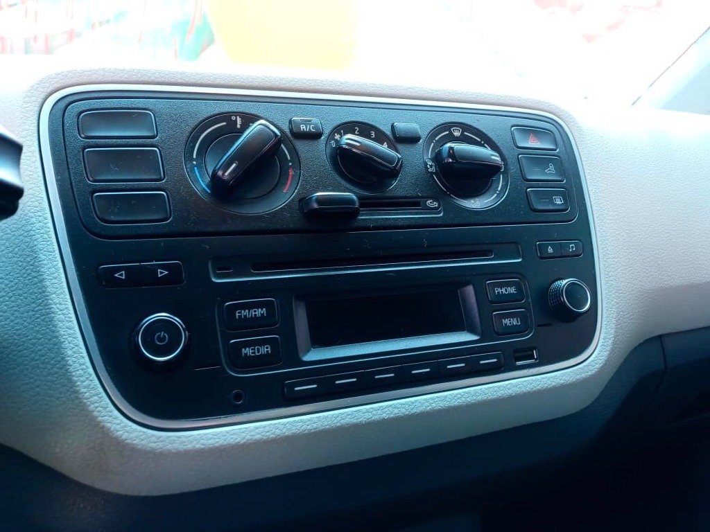 VOLKSWAGEN UP 1.0 MPI MOVE UP 12V FLEX 4P AUTOMATIZADO VOLKSWAGEN UP 1.0 MPI MOVE UP 12V FLEX 4P AUTOMATIZADO