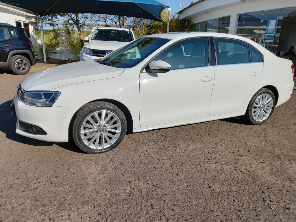 VOLKSWAGEN JETTA 2.0 TSI HIGHLINE 200CV GASOLINA 4P TIPTRONIC VOLKSWAGEN JETTA 2.0 TSI HIGHLINE 200CV GASOLINA 4P TIPTRONIC