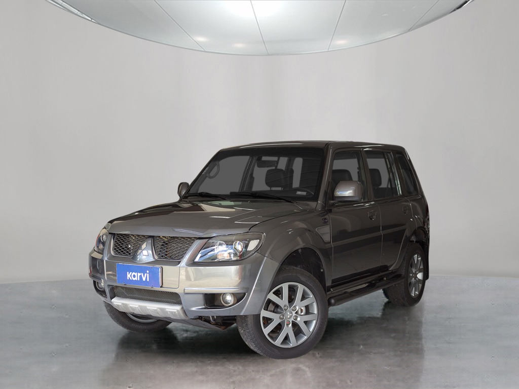 Carros seminovos MITSUBISHI PAJERO TR4 2.0 4X2 16V 140CV FLEX 4P MANUAL