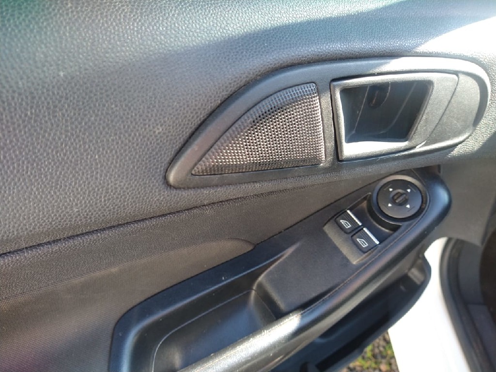FORD FIESTA 1.5 S HATCH 16V FLEX 4P MANUAL FORD FIESTA 1.5 S HATCH 16V FLEX 4P MANUAL
