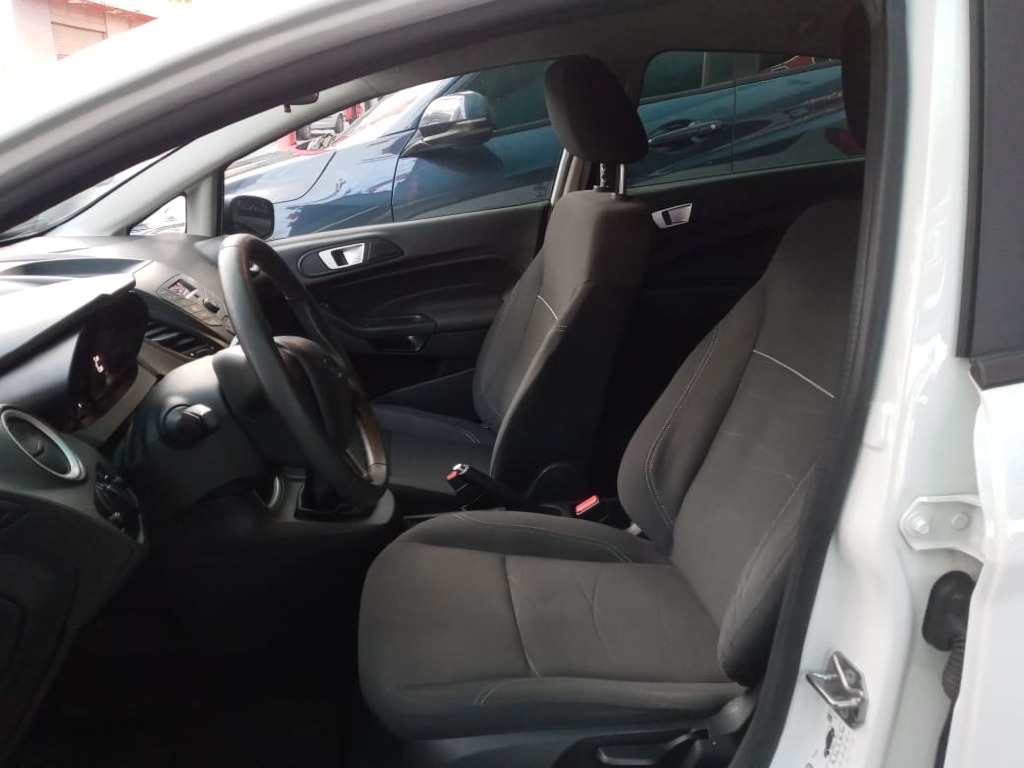 FORD FIESTA 1.6 SE HATCH 16V FLEX 4P MANUAL FORD FIESTA 1.6 SE HATCH 16V FLEX 4P MANUAL