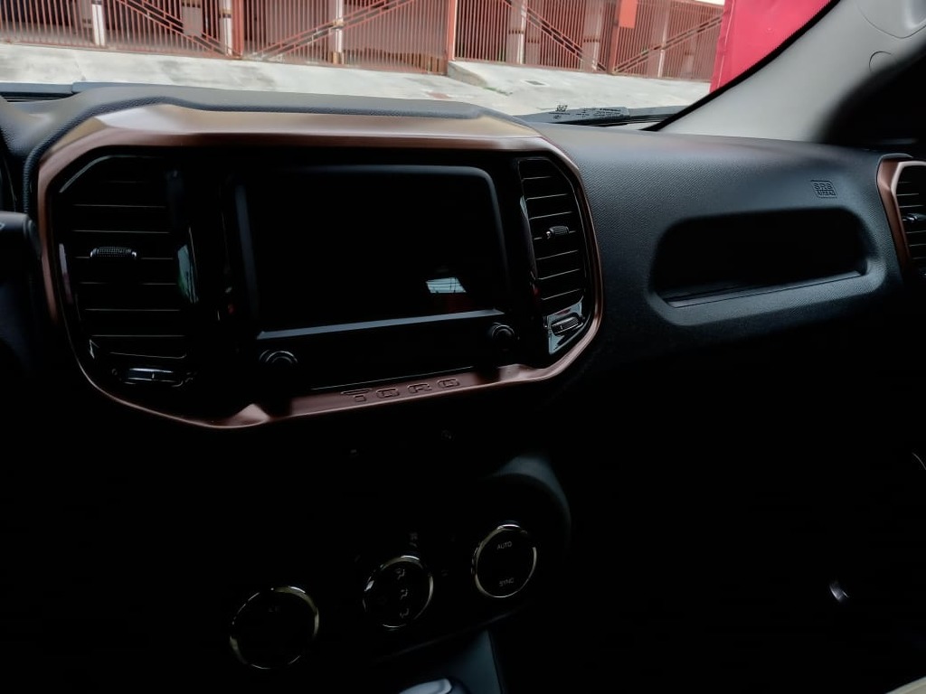 FIAT TORO 2.4 16V MULTIAIR FLEX VOLCANO AT9 FIAT TORO 2.4 16V MULTIAIR FLEX VOLCANO AT9
