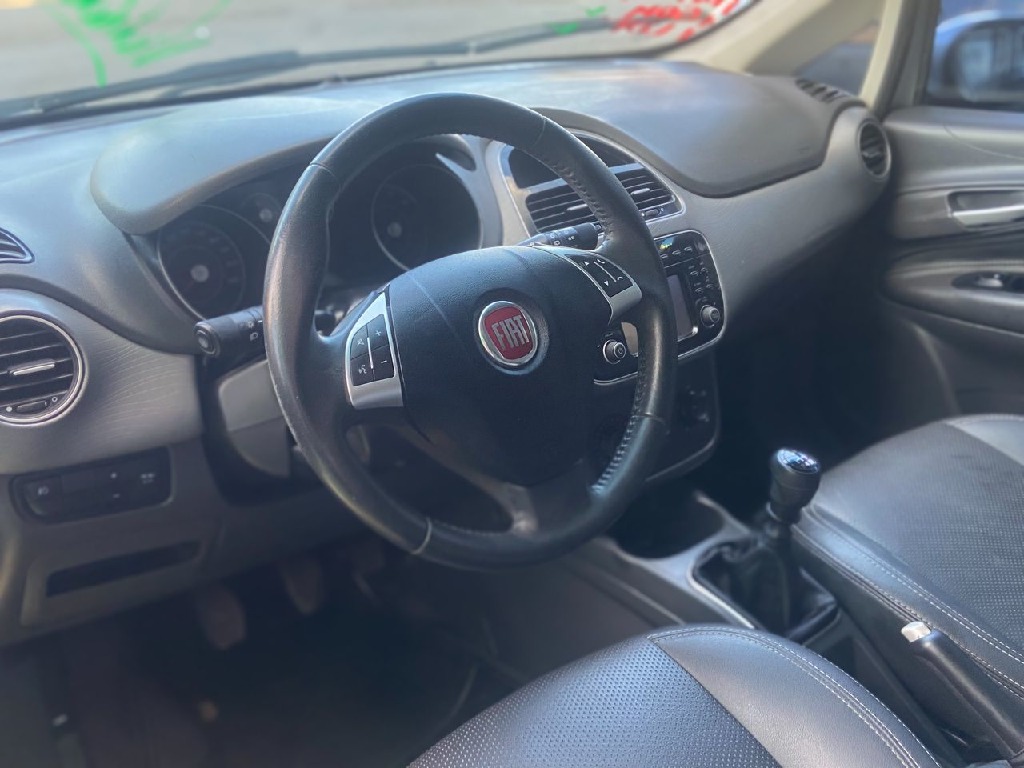 FIAT PUNTO 1.4 ATTRACTIVE ITALIA 8V FLEX 4P MANUAL FIAT PUNTO 1.4 ATTRACTIVE ITALIA 8V FLEX 4P MANUAL