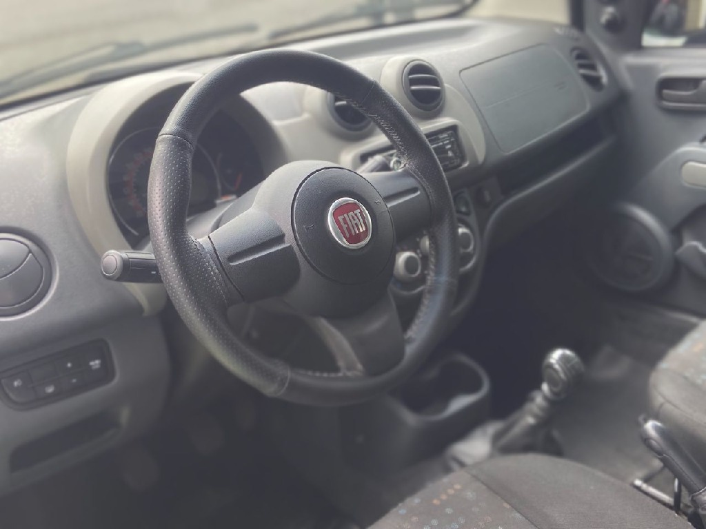 FIAT UNO 1.0 EVO VIVACE CELEBRATION 8V 4P MANUAL FIAT UNO 1.0 EVO VIVACE CELEBRATION 8V 4P MANUAL