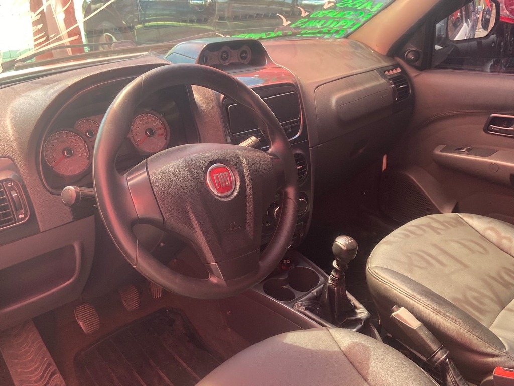 FIAT STRADA 1.8 MPI ADVENTURE CE 16V FLEX 2P MANUAL FIAT STRADA 1.8 MPI ADVENTURE CE 16V FLEX 2P MANUAL