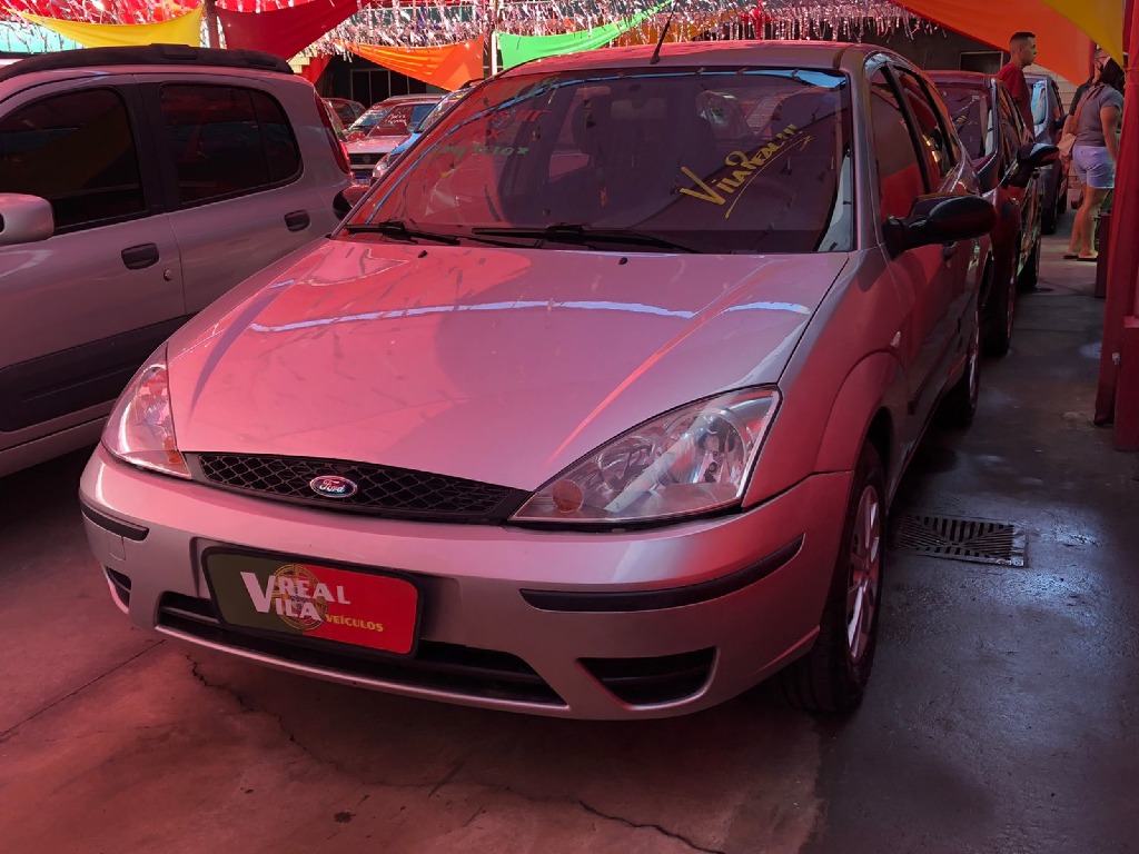FORD FOCUS 1.6 GL 8V FLEX 4P MANUAL FORD FOCUS 1.6 GL 8V FLEX 4P MANUAL