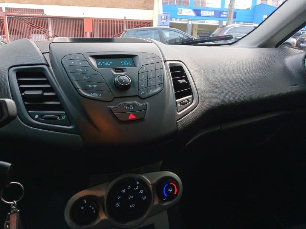 FORD FIESTA 1.6 SE HATCH 16V FLEX 4P MANUAL FORD FIESTA 1.6 SE HATCH 16V FLEX 4P MANUAL