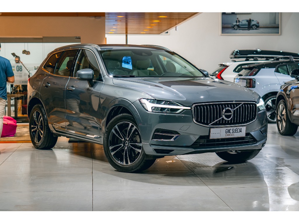 VOLVO XC60 2.0 T8 HYBRID MOMENTUM AWD GEARTRONIC