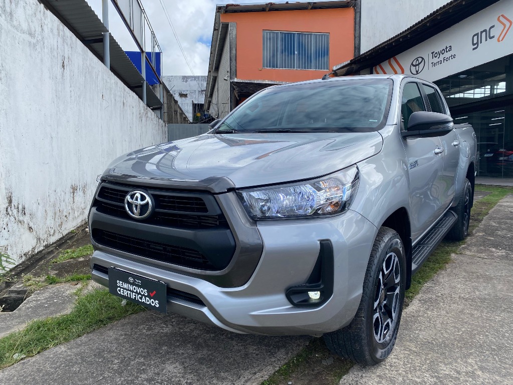 TOYOTA HILUX 2.8 D-4D TURBO DIESEL CD SR 4X4 AUTOMÁTICA