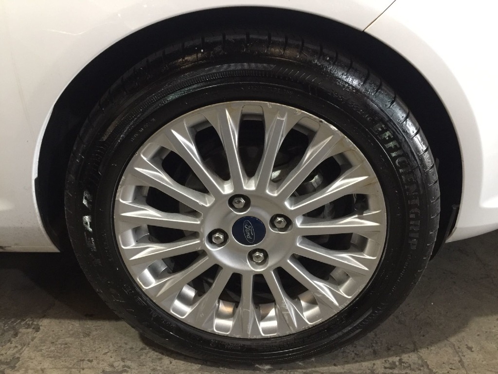 FORD FIESTA 1.6 TITANIUM HATCH 16V FLEX 4P POWERSHIFT FORD FIESTA 1.6 TITANIUM HATCH 16V FLEX 4P POWERSHIFT