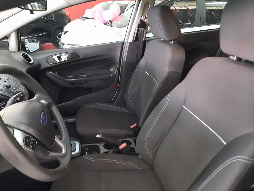 FORD FIESTA 1.6 SE HATCH 16V FLEX 4P POWERSHIFT FORD FIESTA 1.6 SE HATCH 16V FLEX 4P POWERSHIFT