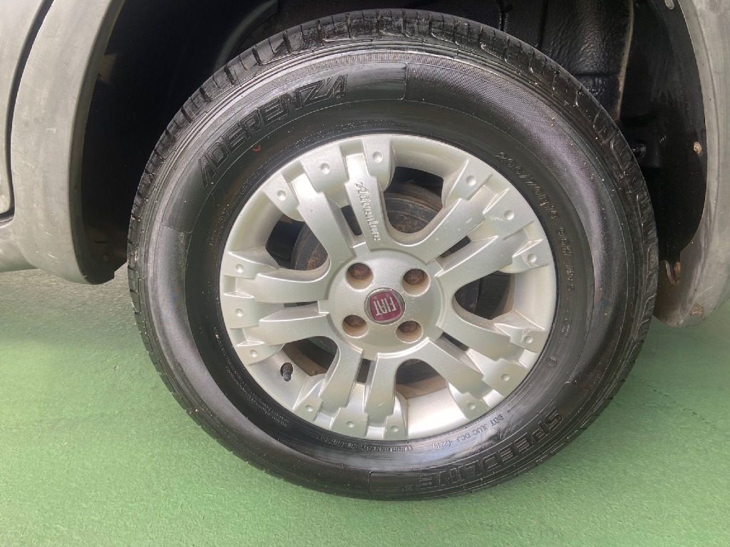 FIAT PALIO 1.8 MPI ADVENTURE WEEKEND 8V FLEX 4P MANUAL FIAT PALIO 1.8 MPI ADVENTURE WEEKEND 8V FLEX 4P MANUAL