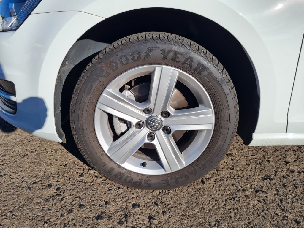 VOLKSWAGEN GOLF 1.6 MSI COMFORTLINE 16V TOTAL FLEX 4P MANUAL VOLKSWAGEN GOLF 1.6 MSI COMFORTLINE 16V TOTAL FLEX 4P MANUAL