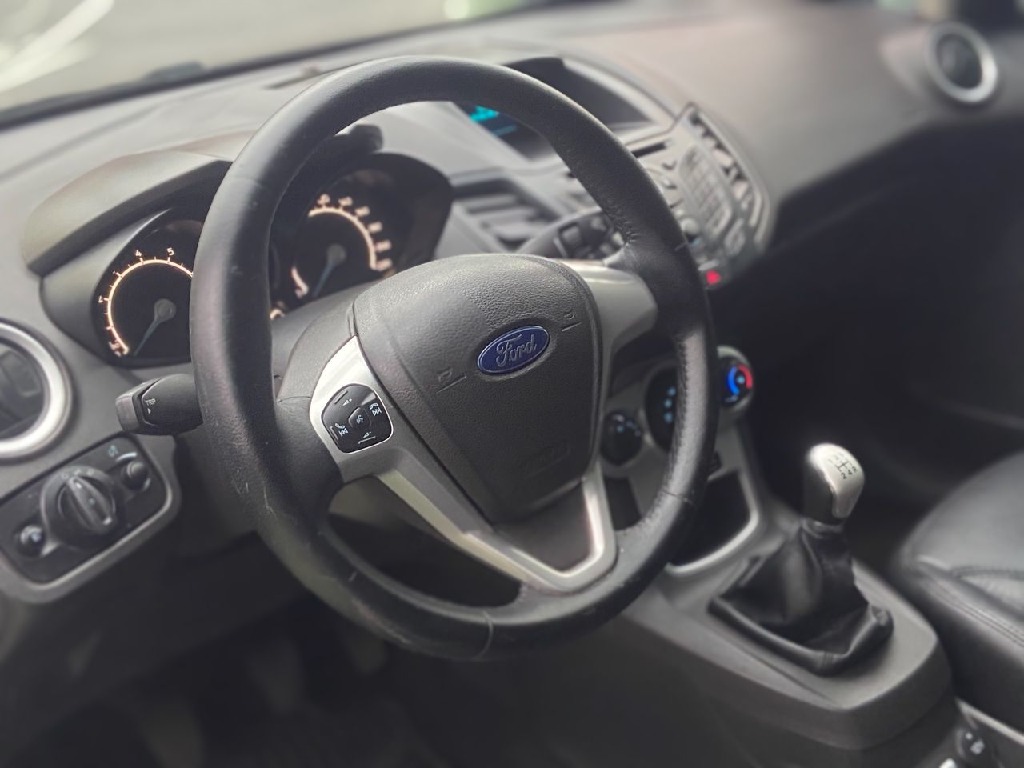 FORD FIESTA 1.6 SE HATCH 16V FLEX 4P MANUAL FORD FIESTA 1.6 SE HATCH 16V FLEX 4P MANUAL
