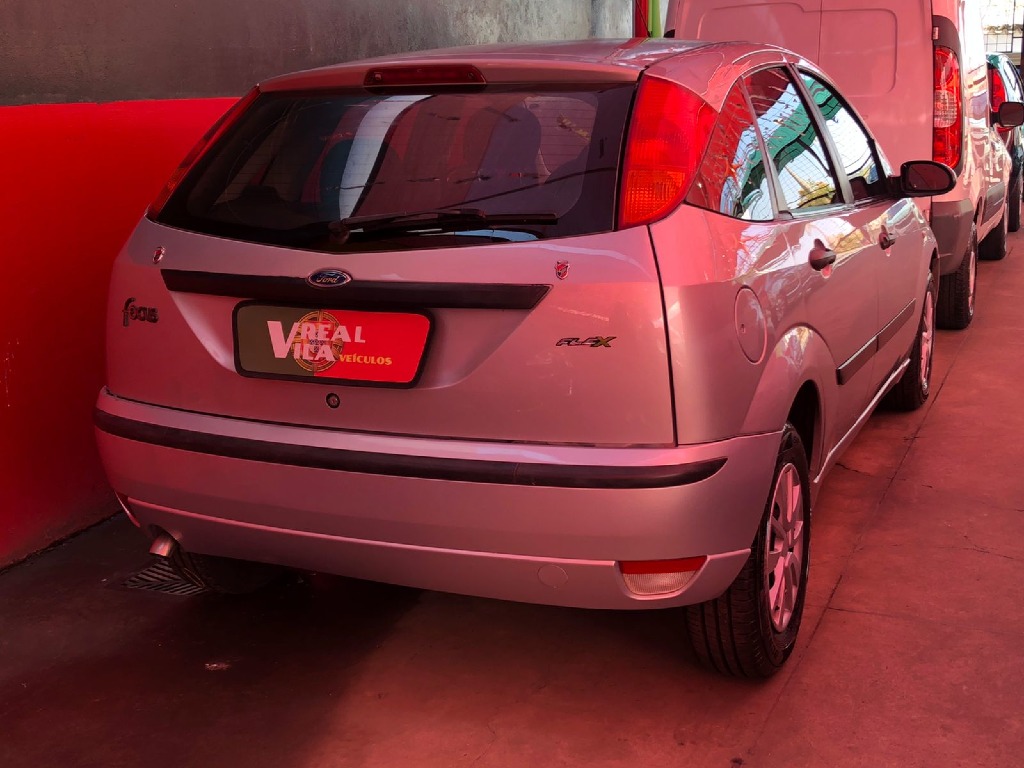 FORD FOCUS 1.6 GL 8V FLEX 4P MANUAL FORD FOCUS 1.6 GL 8V FLEX 4P MANUAL