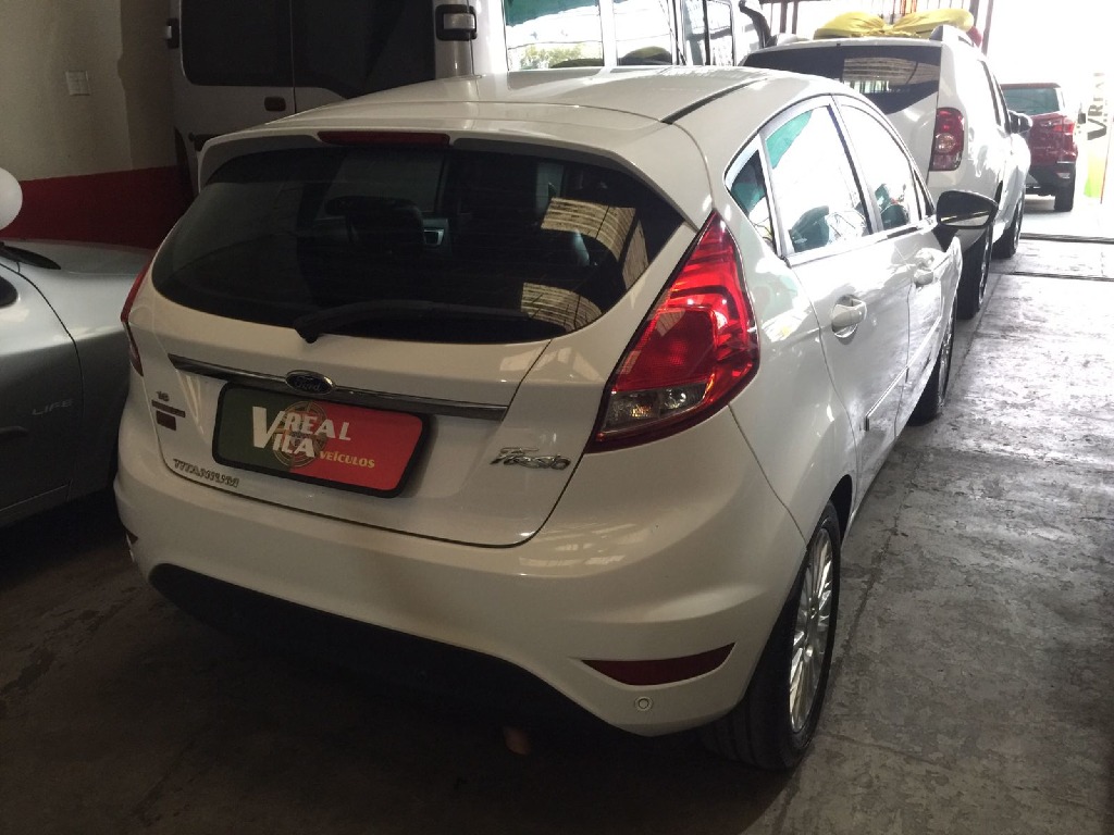 FORD FIESTA 1.6 TITANIUM HATCH 16V FLEX 4P POWERSHIFT FORD FIESTA 1.6 TITANIUM HATCH 16V FLEX 4P POWERSHIFT